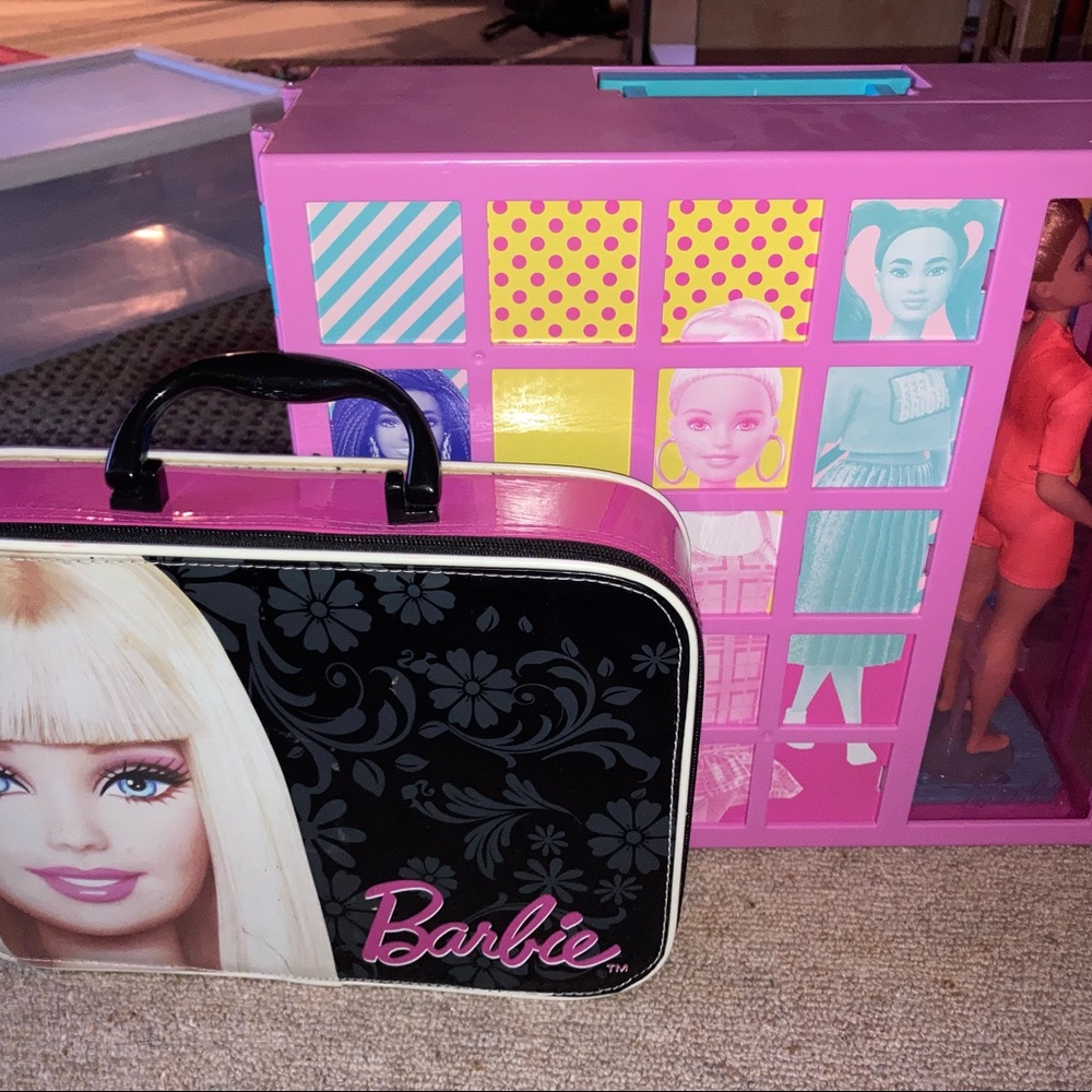 Barbie closet and clothing carrying case